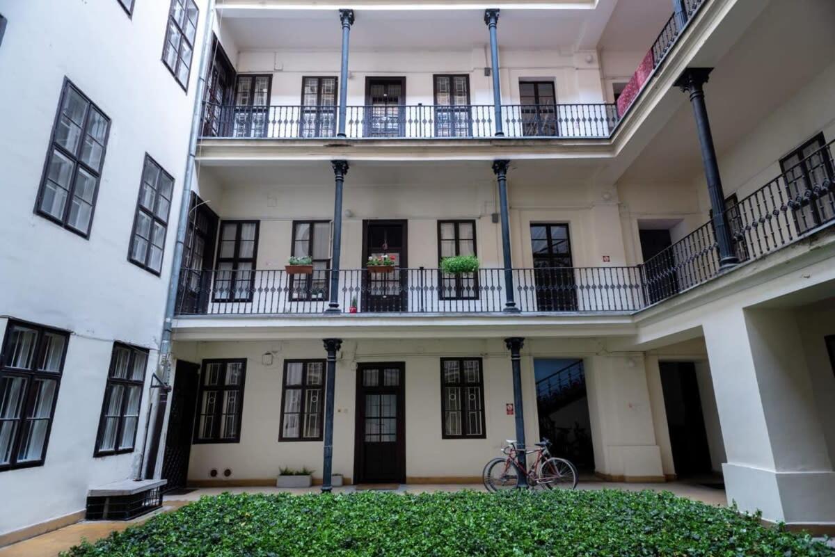 Lovely Downtown Apartment Close To The Basilica 부다페스트 외부 사진